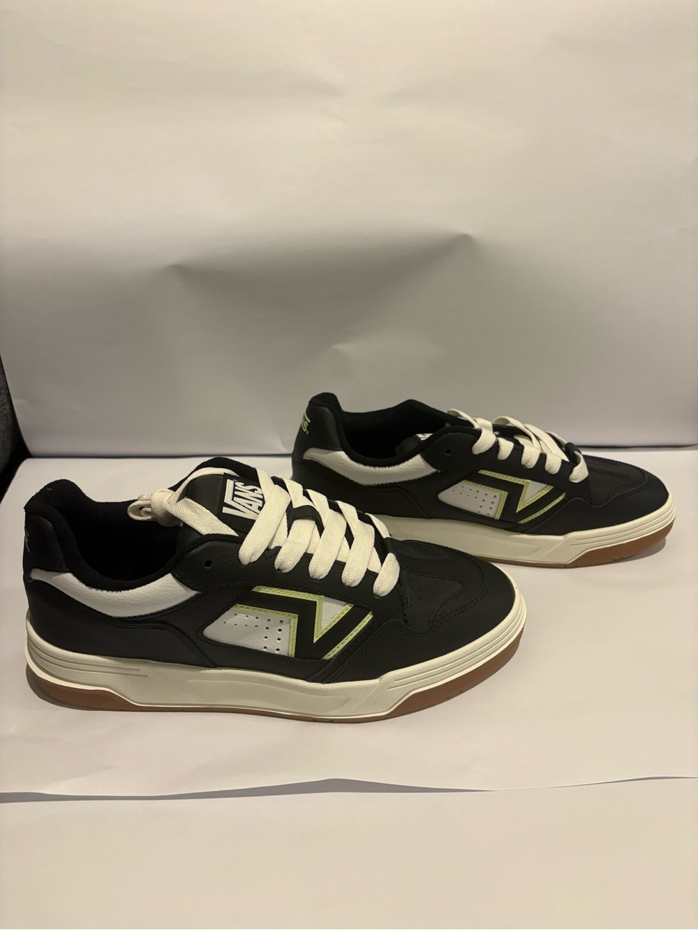 Vans Black, White & Lime Low-Top Skate Sneakers men’s size 12